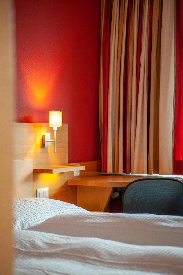Hotel Gaedi Grachen Bagian luar foto